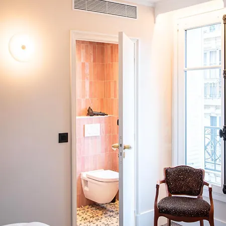 Bohem, Sacré-cœur Hotel
