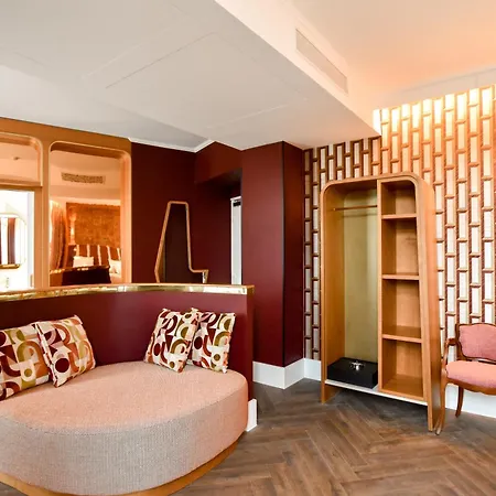 Bohem, Sacre-coeur Hotel
