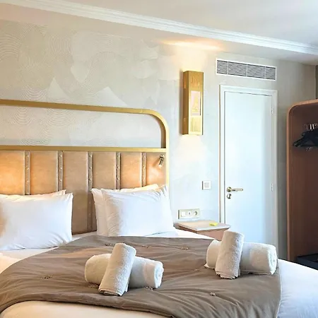 Bohem, Sacré-cœur Hotel