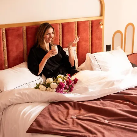 Bohem, Sacré-cœur Hotel