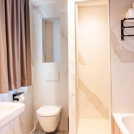 Hotel Bohem, Sacré-cœur