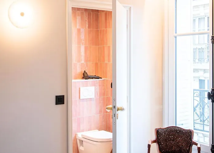 Bohem, Sacre-coeur Hotel
