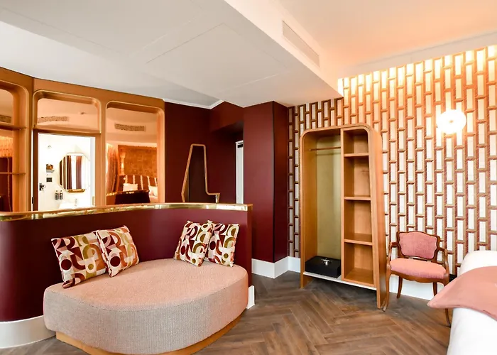 Bohem, Sacre-coeur Hotel