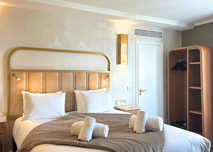 Bohem, Sacre-coeur Hotel