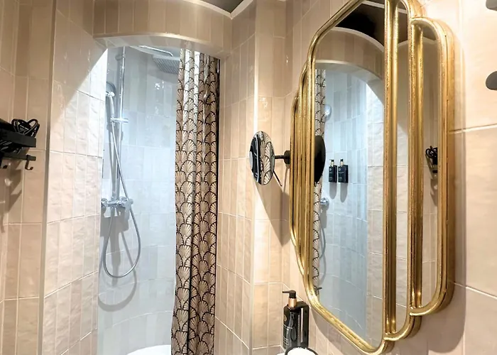 Hotel Bohem, Sacre-coeur